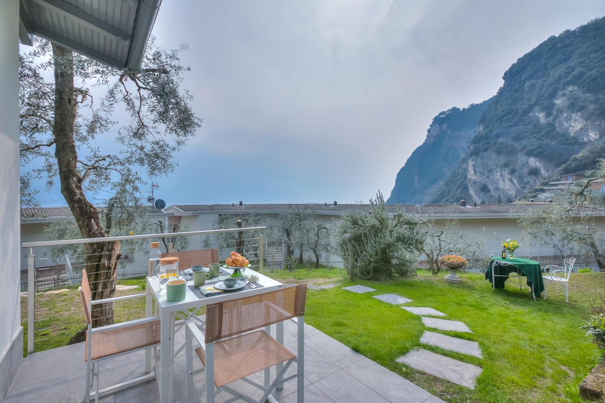 リモーネ・スル・ガルダ Relais Nanzello Garda Living 1 And 2ヴィラ エクステリア 写真
